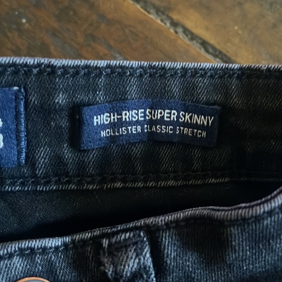 Gently used girls Black Hollister Jeans - Picture 4 of 11